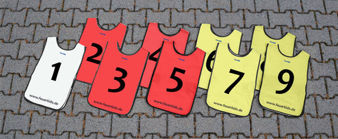 Gilets Feuerkids® pour les brigades de jeunes sapeurs-pompiers, numérotés de 1 à 9.